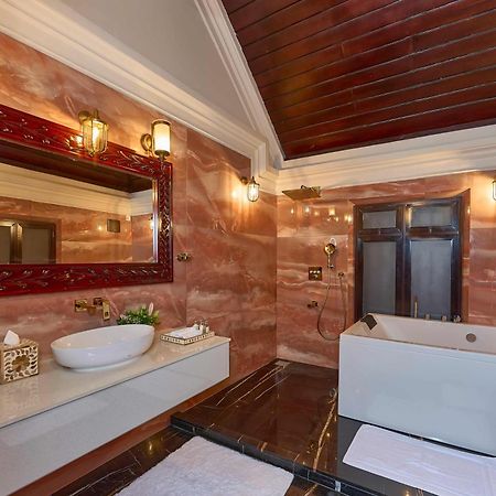 The Leela Ashtamudi, A Raviz Hotel Kollam Εξωτερικό φωτογραφία Bathroom