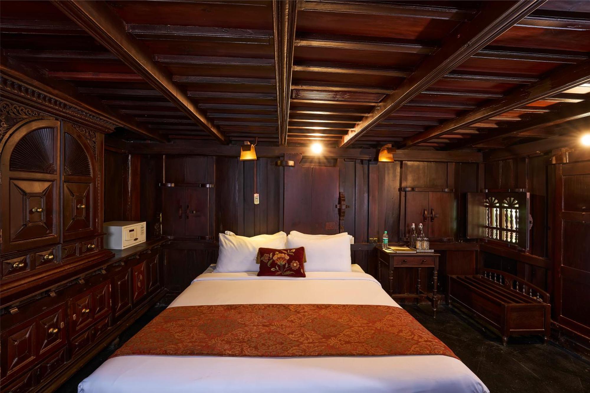 The Leela Ashtamudi, A Raviz Hotel Kollam Εξωτερικό φωτογραφία A bedroom in the hotel