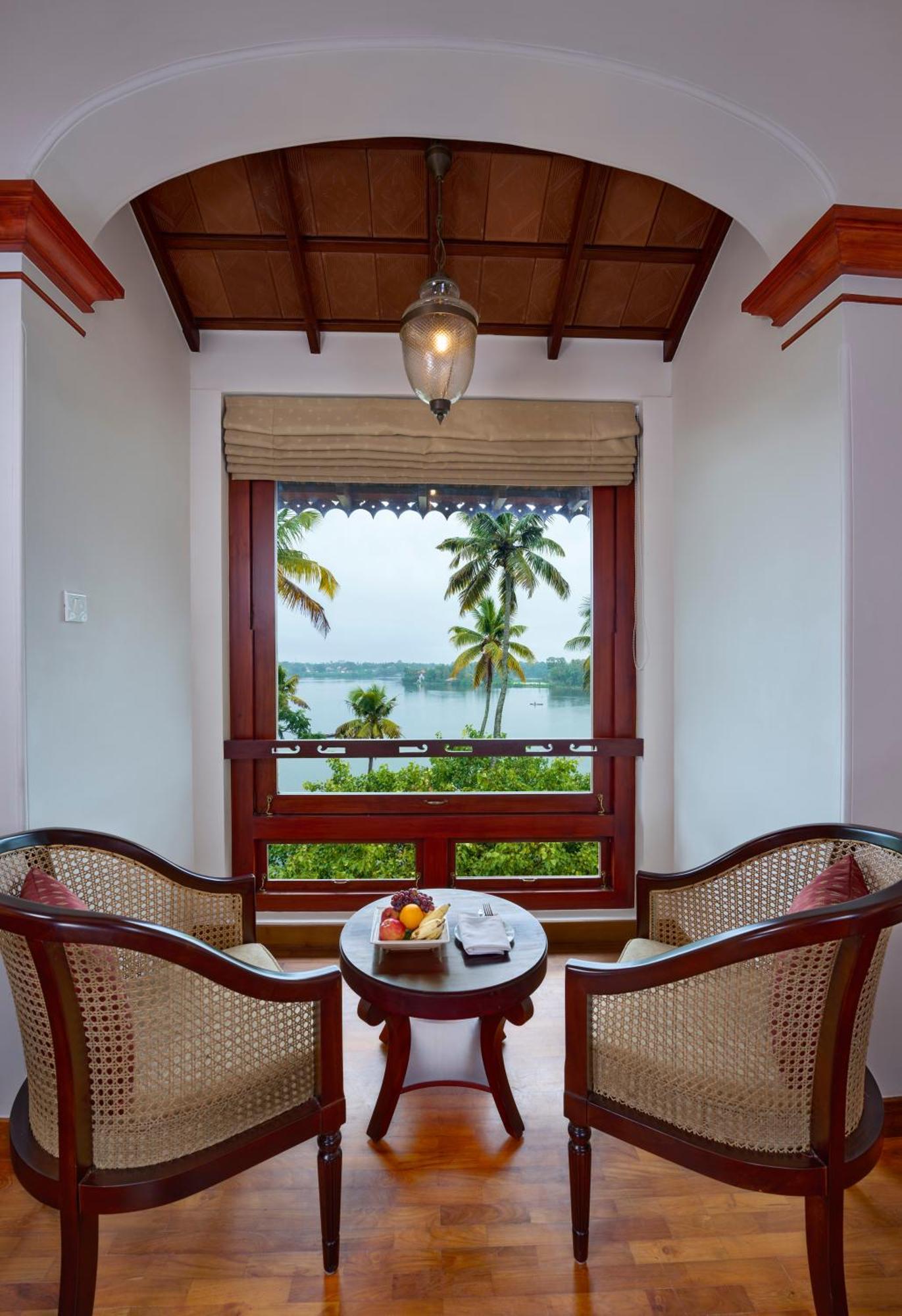 The Leela Ashtamudi, A Raviz Hotel Kollam Εξωτερικό φωτογραφία A view of the backwaters from a room at the hotel