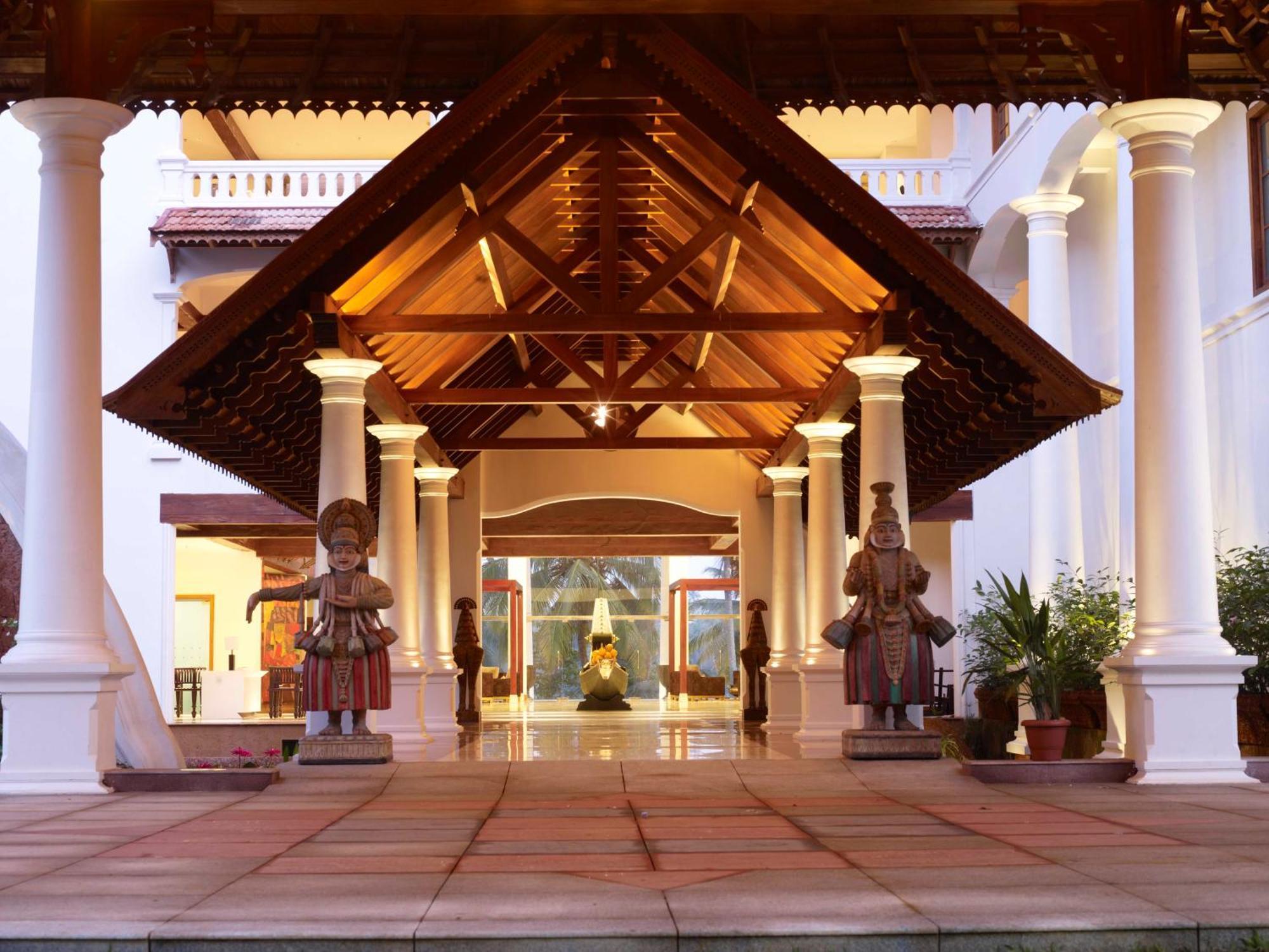 The Leela Ashtamudi, A Raviz Hotel Kollam Εξωτερικό φωτογραφία The lobby of the Angsana Resort and Spa, Phuket