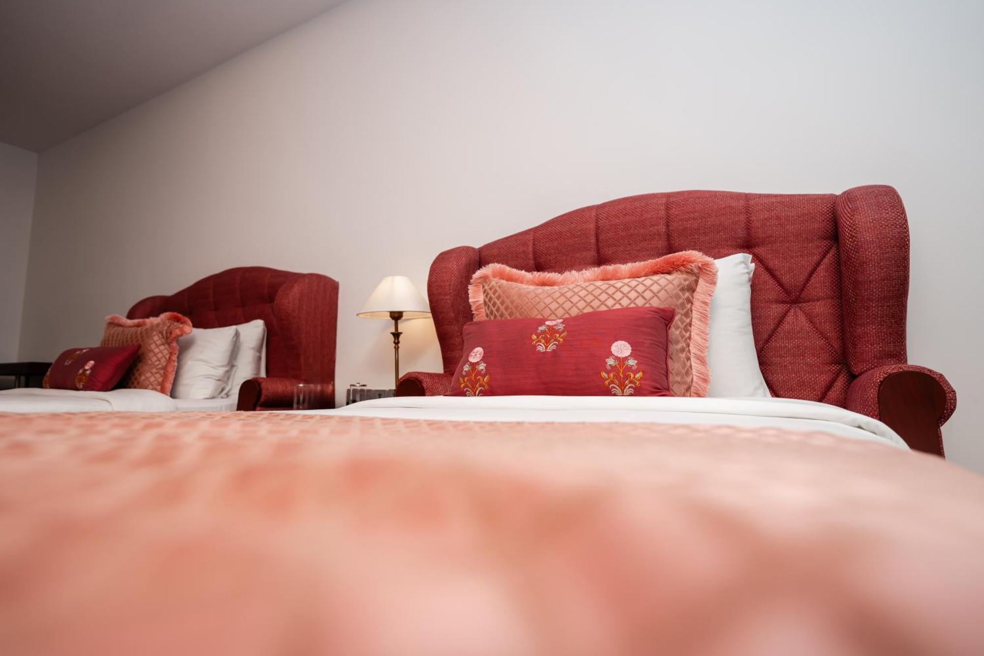 The Leela Ashtamudi, A Raviz Hotel Kollam Εξωτερικό φωτογραφία A bed