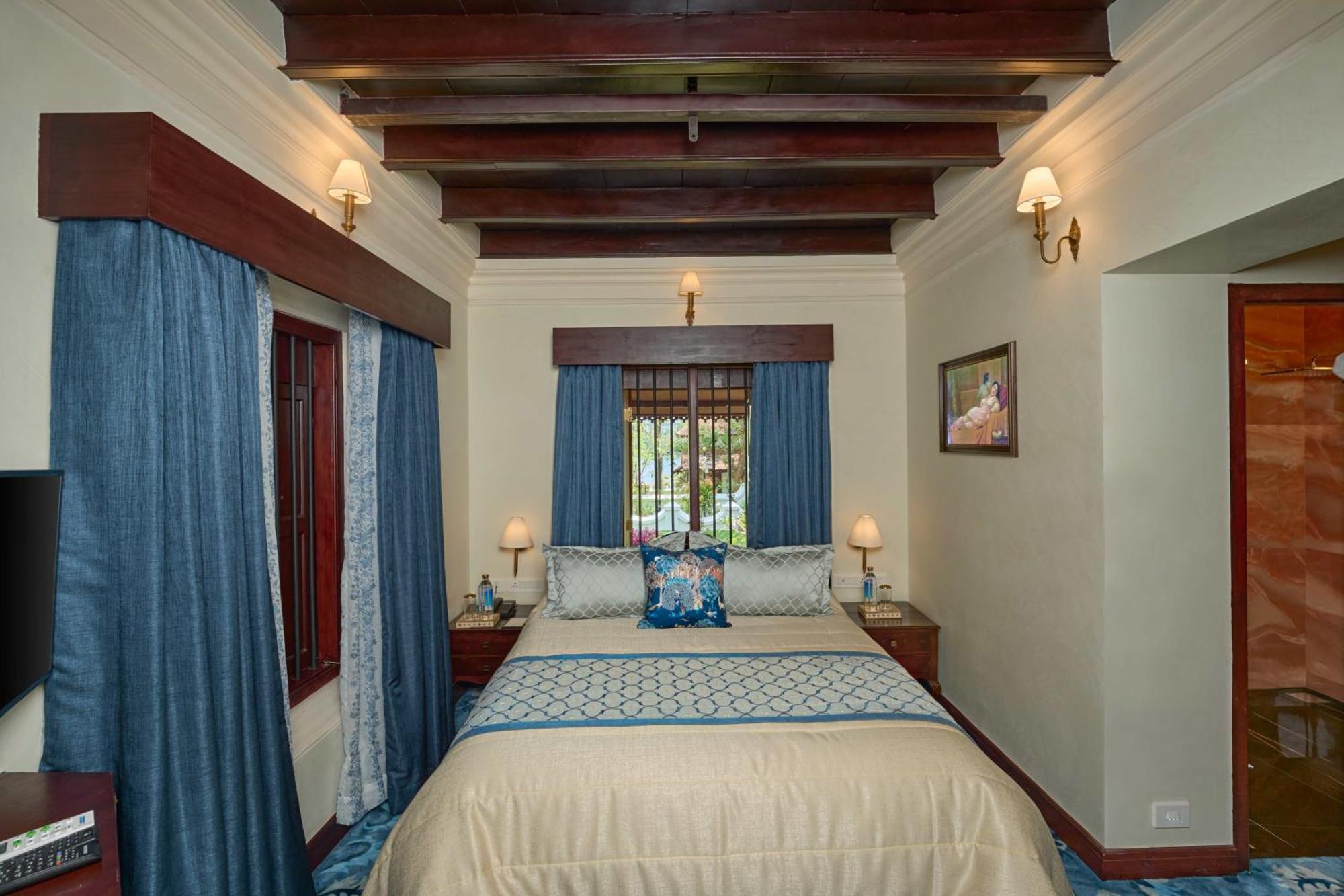 The Leela Ashtamudi, A Raviz Hotel Kollam Εξωτερικό φωτογραφία A room at the hotel