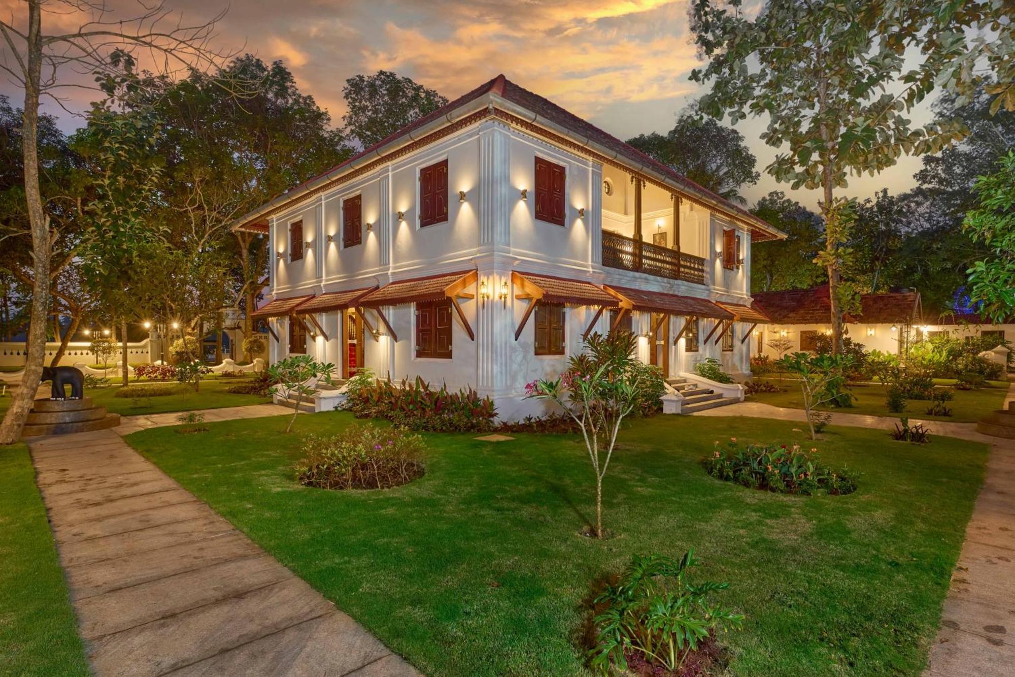 The Leela Ashtamudi, A Raviz Hotel Kollam Εξωτερικό φωτογραφία The house of the late Tanjong Pagar MP, Lim Boon Seng, at 100 Tanjong Rhu Road, Singapore 428700.